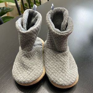 NWOT Old Navy Toddler Slippers